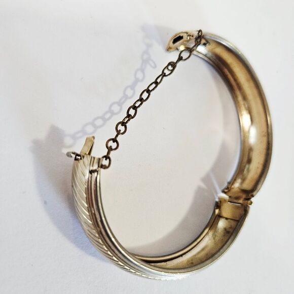 Vintage Gold Tone Textured Hinged Clamp Chunky Bangle Bracelet With Safety Chain - Picture 7 of 9